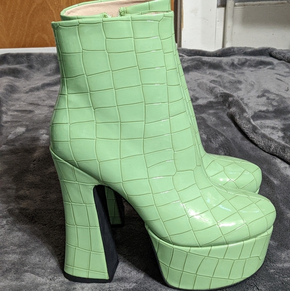 Dolls Kill Shoes - Azalea Wang bright green 6 inch heels